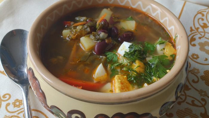 Борщ с щавелем и фасолью