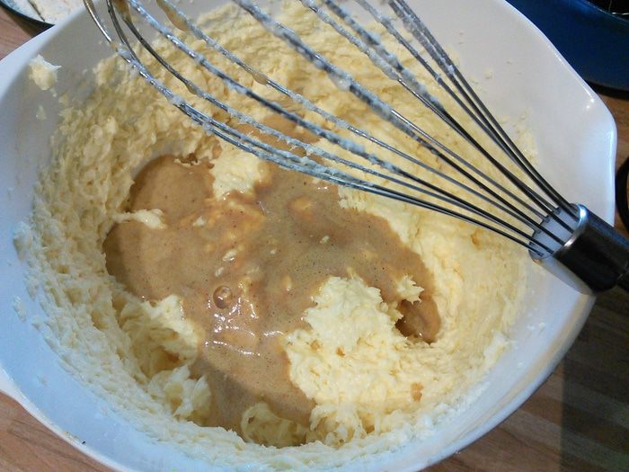 Карамельный кекс с вишней 