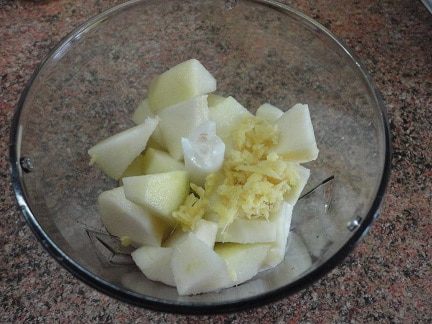 Грушево-имбирный смузи с корицей