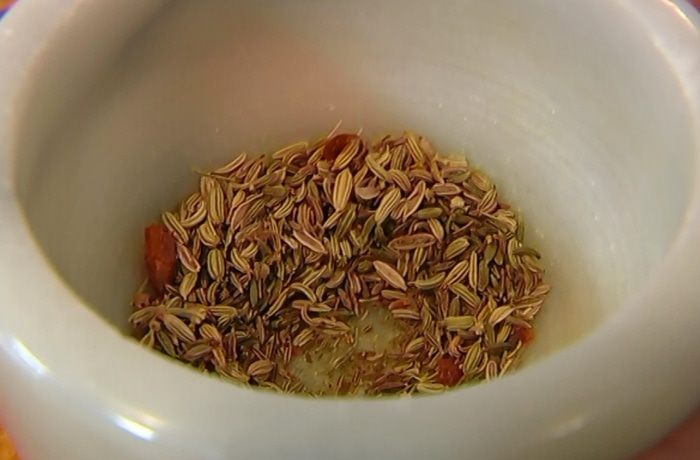 Перепелки, запеченные с вишней и курагой 