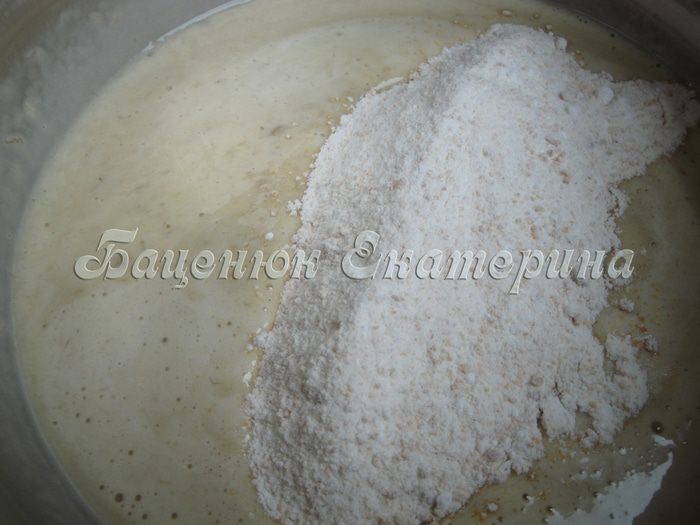 Арахисовый «Чудо-торт» с малиной и соленой карамелью