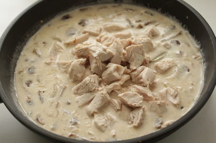 Горячие пироги с курицей на ужин