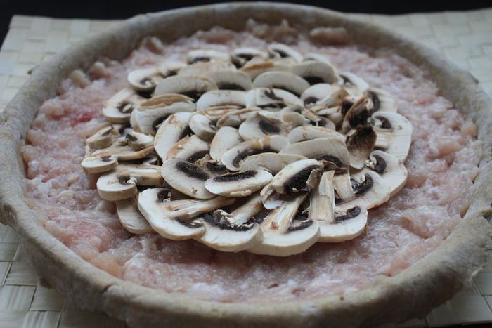 Ржаной пирог с курицей и грибами