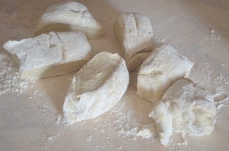 Лепешки с горохово-чесночной начинкой