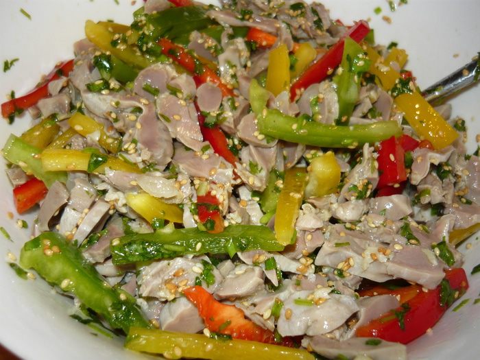 Салат из куриных желудков 