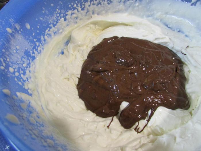 Шоколадно-вишнёвый торт-мусс