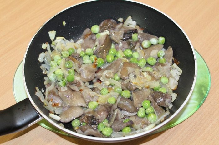 Паэлья из перловой крупы и лесных грибов