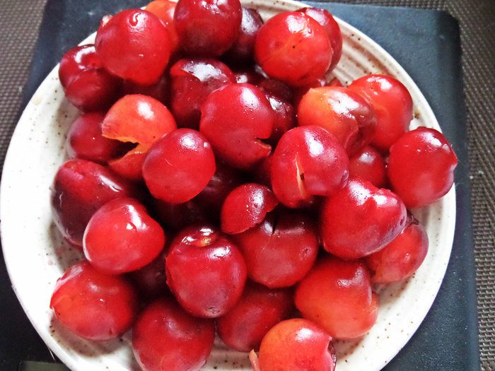 Пирог «Черешня в ореховом тесте»