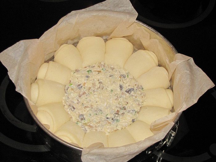 Булочки-роллы с грибным дип-соусом