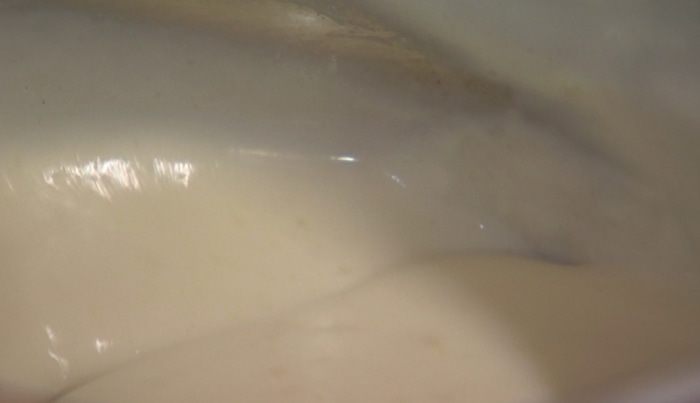 Суфле с горошком, грюйером и розовым перцем