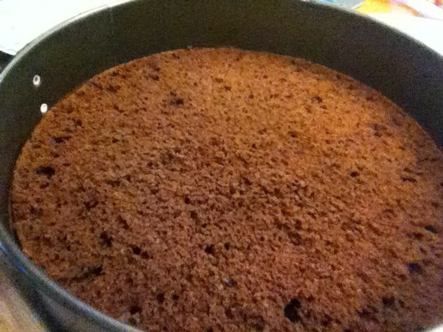 Шоколадный торт с манго и сливочным муссом