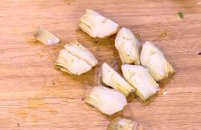 Салат из чечевицы с артишоками и фетой 