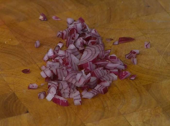 Чечевичная похлебка со свеклой и шпинатом