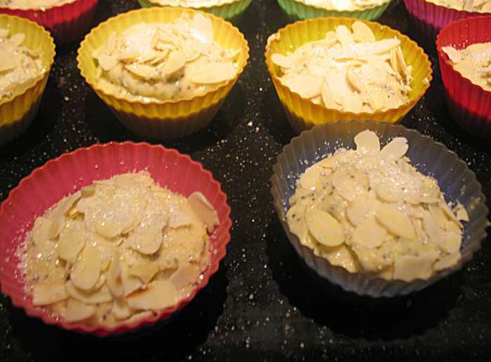 Лимонно-маковый кекс с миндалем