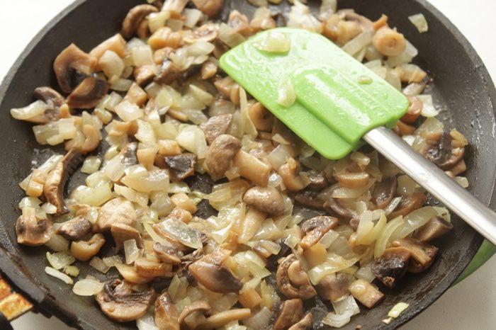 Пирог-суфле с курицей и грибами