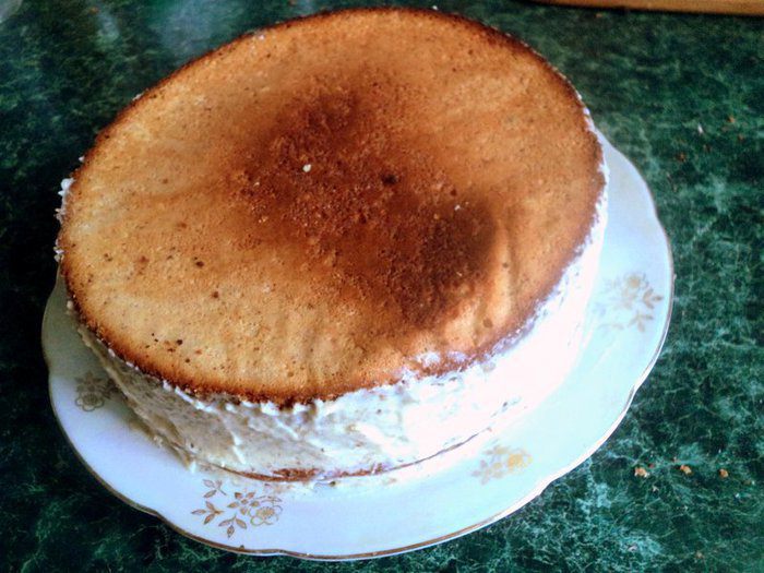 Ореховый торт с карамелизированными яблоками
