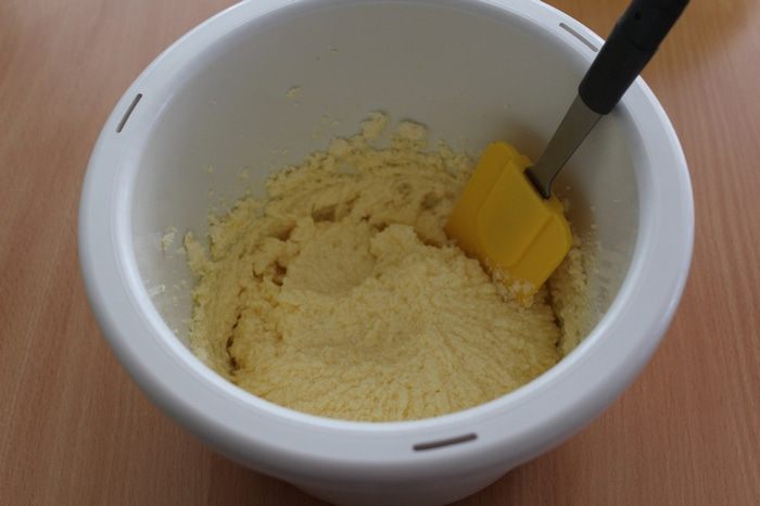 Сливочный пирог со сливовой начинкой