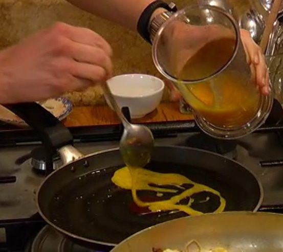 Яичные кружева на овощах 