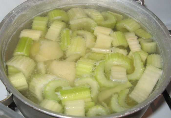 Пюре из сельдерея с салатом