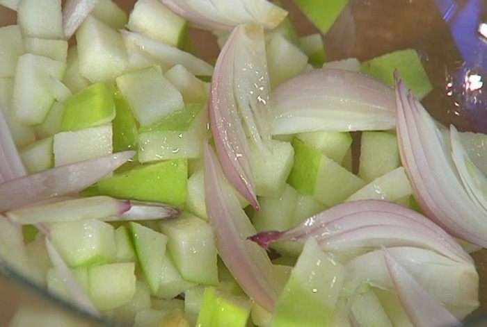 Тосты с рыбой карри и свекольным салатом 