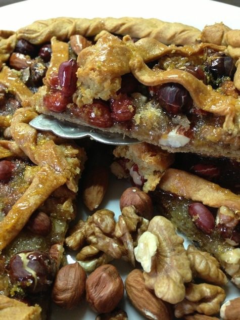 Пирог с цельными орехами под лимонной глазурью 