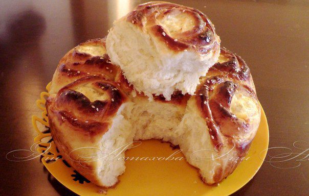 Пирог с творожными розами