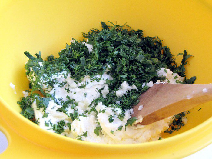 Рулет из моркови с сыром и зеленью