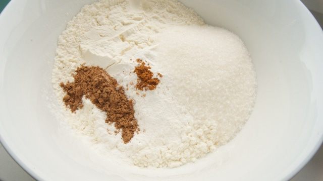 Постные кексы с курагой и изюмом
