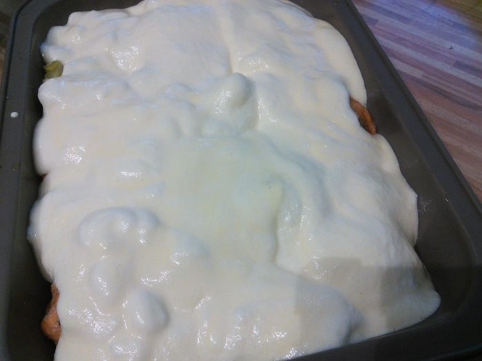 Рагу из лосося с перловкой под сырным суфле 