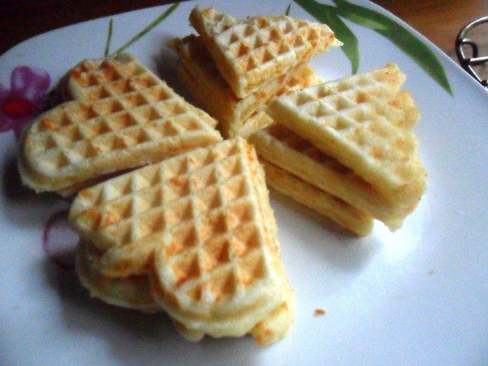 Сметанные вафли с сыром