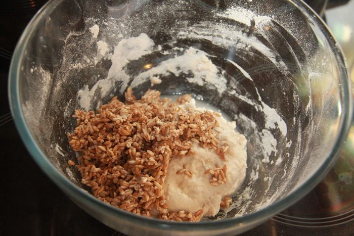 Хлеб с полбой и цукатами