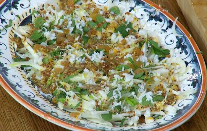 Салат из фенхеля с изюмом и грецкими орехами