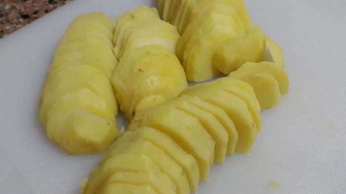 Открытые постные пироги с картофелем, грибами и щавелем