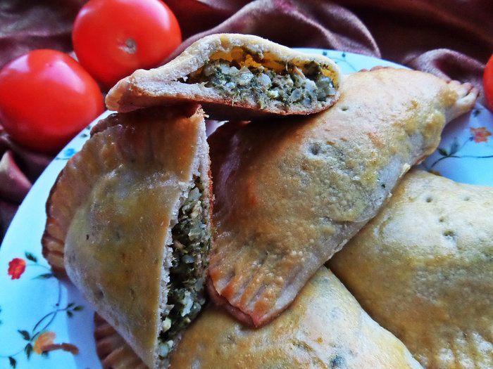 Рыбные кальцоне со шпинатом и рисом