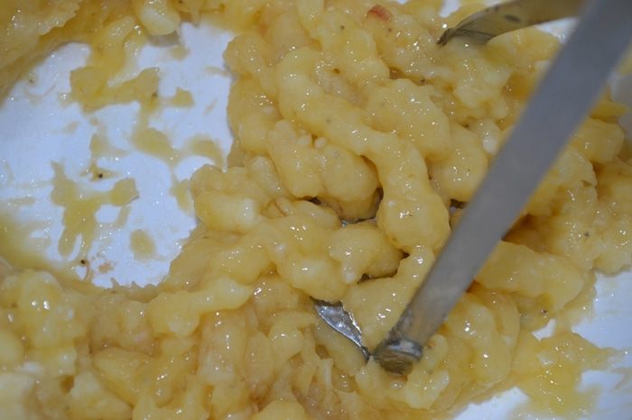 Оладьи с бананом, ежевикой и овсяными хлопьями