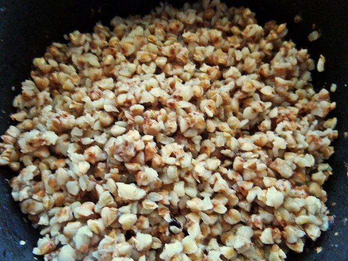 Печенка с овощами и гречкой