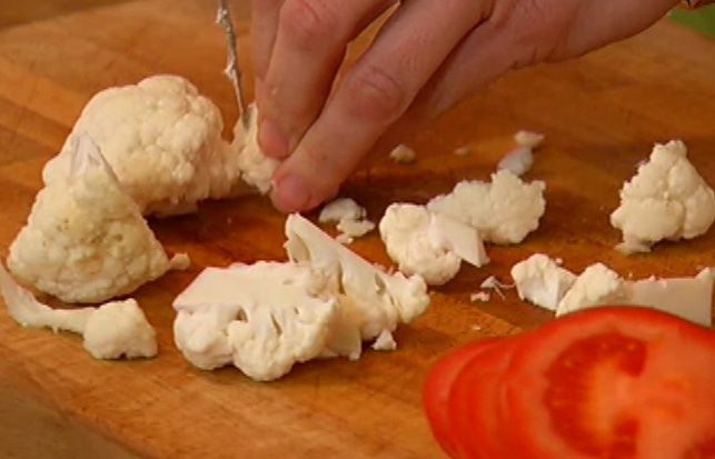 Яичные кружева на овощах 