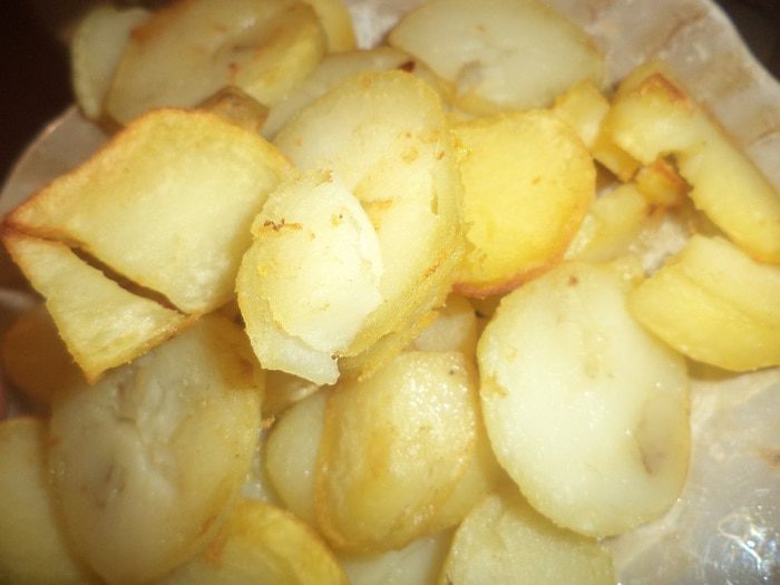 Омлет с фаршем, картофелем, болгарским перцем и маслинами