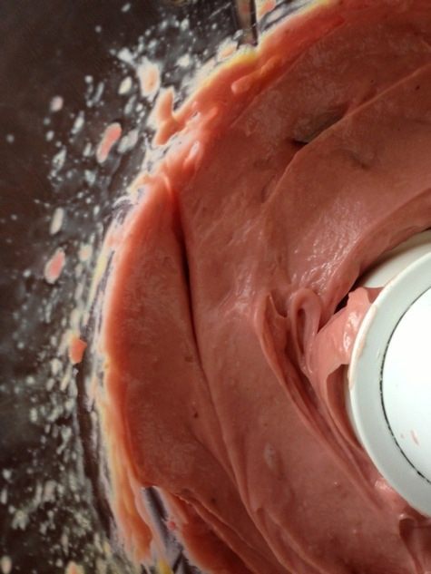 Клубничные профитроли с творожно-базиликовым кремом