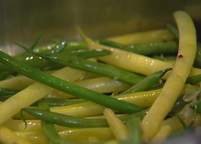 Макароны со стручковой фасолью и помидорами