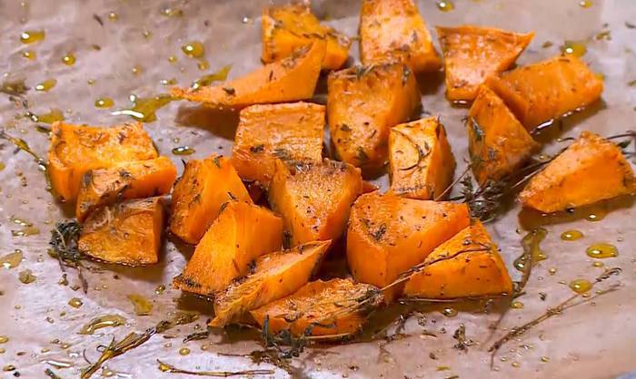 Салат из фасоли, сладкого картофеля и авокадо 