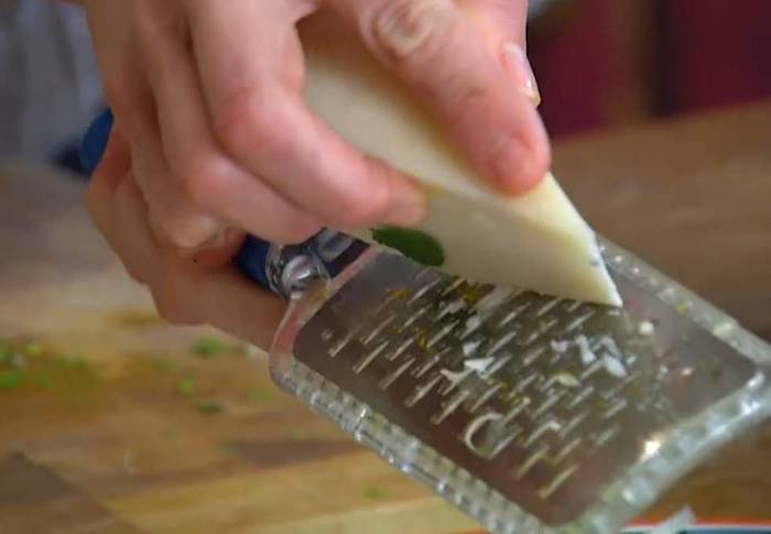 Салат из фенхеля с изюмом и грецкими орехами