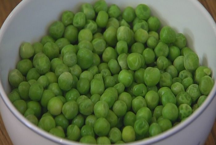 Запеканка из макарон с горошком, цукини и творогом 