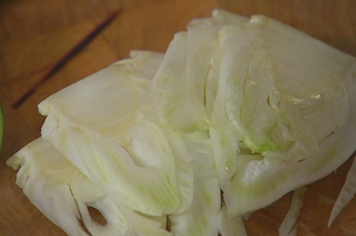 Овощные башенки с моцареллой и соусом из авокадо 