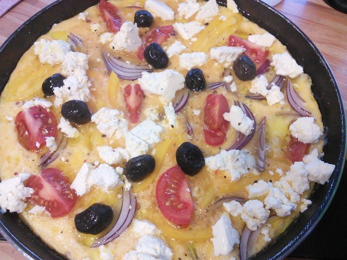 Омлет по мотивам греческого салата (Greek-Salad-Omelette) 