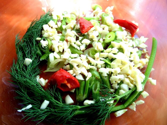 Маринованные роллы из молодых кабачков