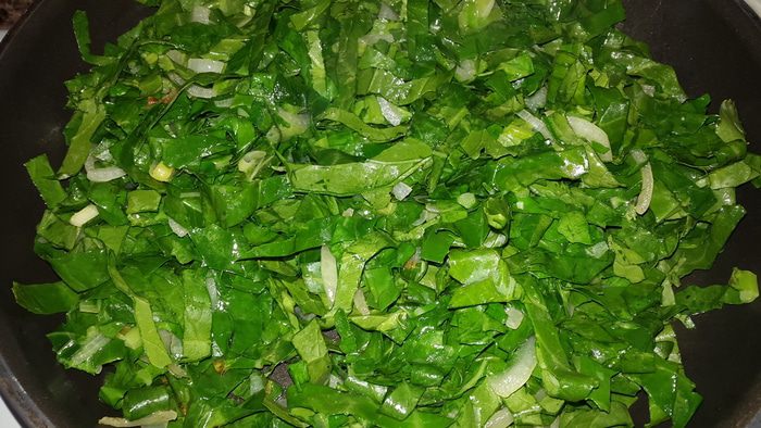 Пироги слоёные со шпинатом, листовой капустой и луком пореем