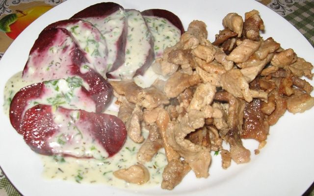 Горячая свекла с пряным соусом