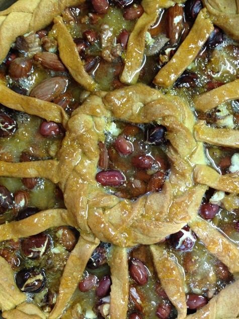 Пирог с цельными орехами под лимонной глазурью 