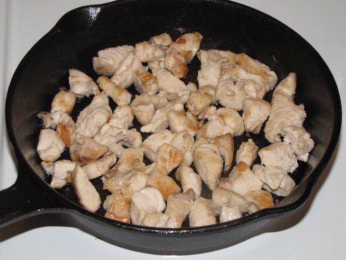 Шампиньоны с куриным филе и сладким перцем по-муромски